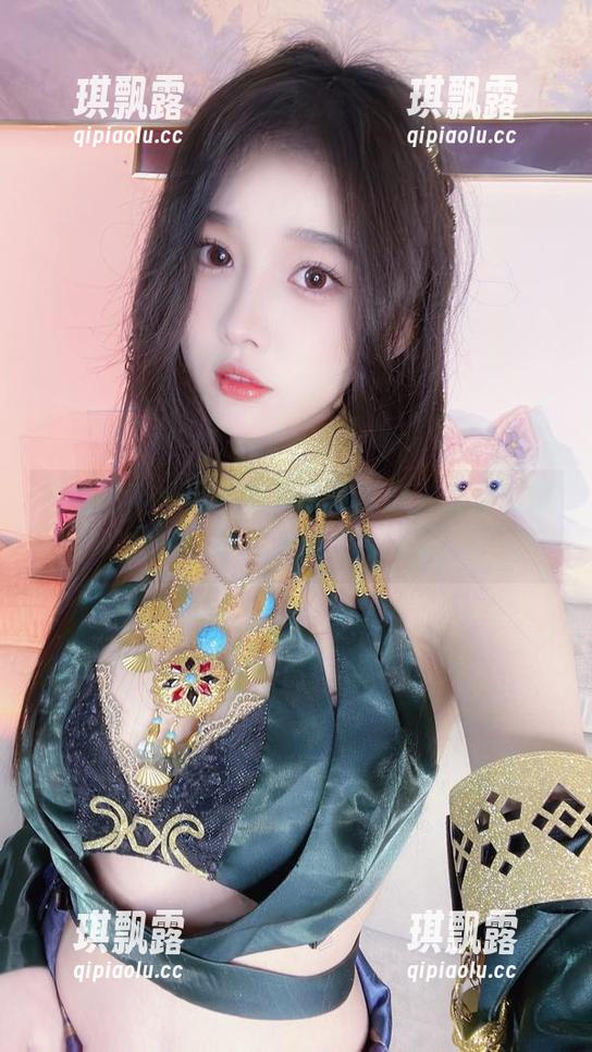 小小奶瓶儿 高清写真:小小奶瓶儿的珍珠人鱼加长版,配上蛙声水浪太合适了!