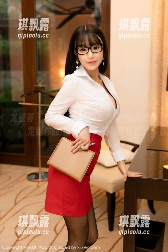 尤蜜荟 - 红裙+Angela小热巴=完美结合，定制你的照片，哦，摄影师快点！