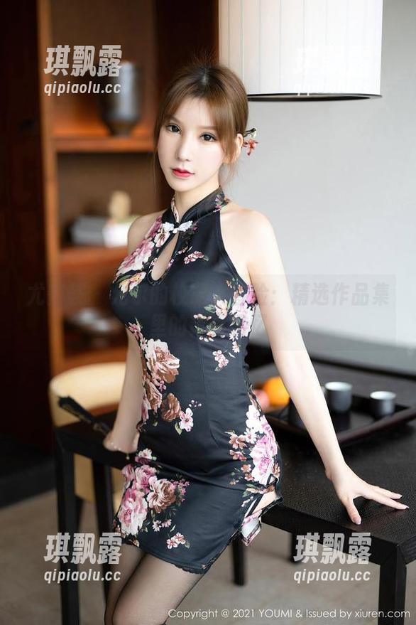尤蜜荟 - 允尔的校服大冒险：精选作品集里的青春记忆