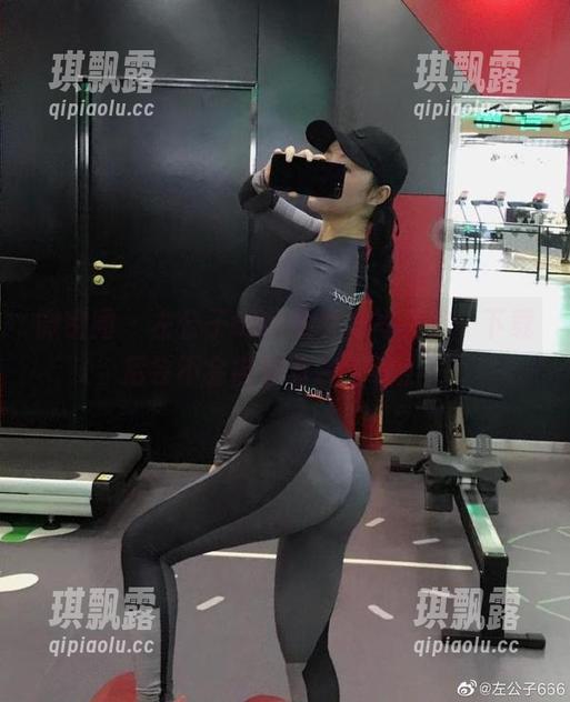 微密圈 - 左公子666的女神写真集，下载后会不会被催着装作绅士？