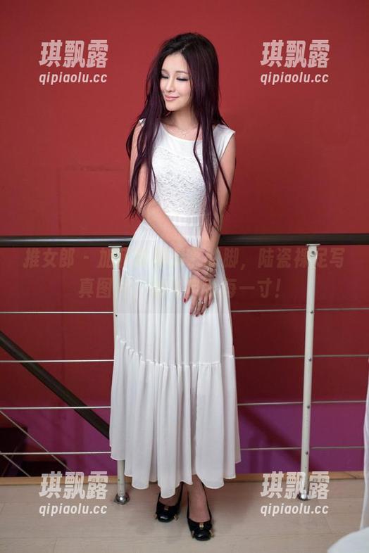 推女郎 - 加菲猫都羡慕的脚，陆瓷裸足写真图片，放飞自我每一寸！