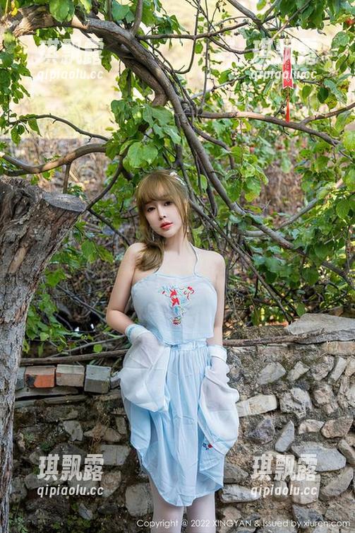 星颜社 - 李丽莎最新写真，听说美足拥有魔法，一碰就能让你一秒变脚控，真的是神奇啊！