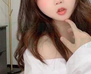 “是依酱呀”的短裤旅行，原图里藏着cos的小心机，官方可不许背景割舍！