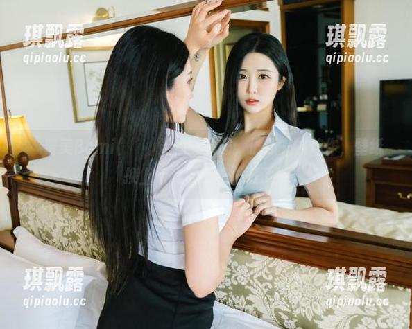 “普美Bomi(보미)姐姐”原图，俨然一幅佳作，壁纸换上后我都不想上班了！