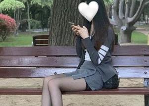 微密圈 - 有你喵的图包，学妹的姿态，完全让我重温考古时代……