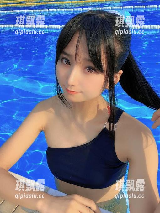 柳丸的护士COS：是药不是药，高清确认过眼神。