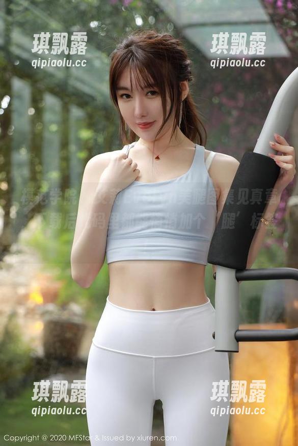 模范学院 - 艾莉Evelyn美腿图集见真章，下载后代码里都能悄悄加个‘腿’标签！