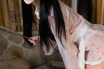 看这边，樱井宁宁的李瓶儿图集里藏着点小玩意