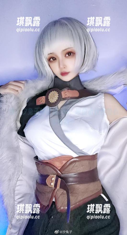汐兔子 咦,汐兔子的红裙cos,哪位小伙伴的心没偷跑?