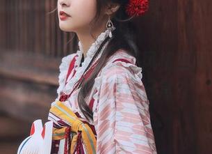 一份泥泥汝的图册，女仆风格里藏着多少不为人知的拼搏日常？