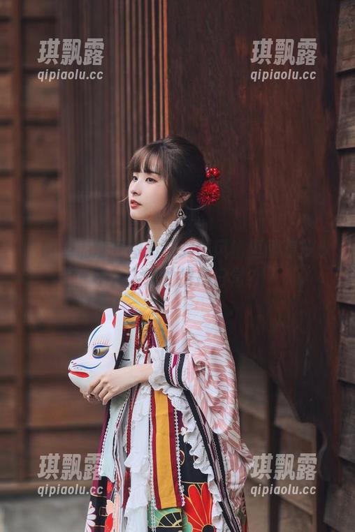 一份泥泥汝的图册，女仆风格里藏着多少不为人知的拼搏日常？