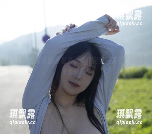 在歪萌社修女的画框里，浅安安开启了不一样的观看旅程！