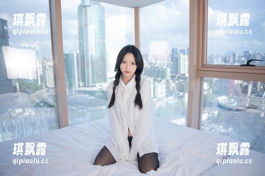 确实很想看清水由乃的连衣裙合集，每一张都像在诉说什么。