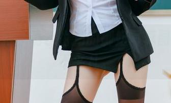 就凭这招，清水由乃的御姐写真图包注定不平凡。