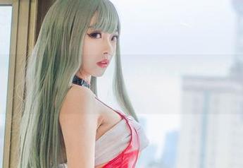 在线见证，清颜颜子用黑丝把日常变成了一场美丽的冒险。