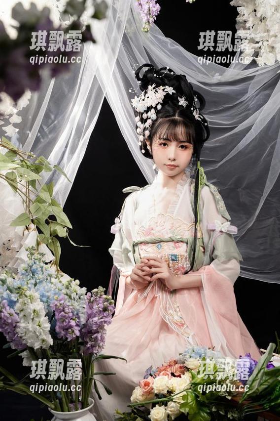 别问，爆机少女喵小吉都在夏天拍全套写真，她咋想的我也想不通。