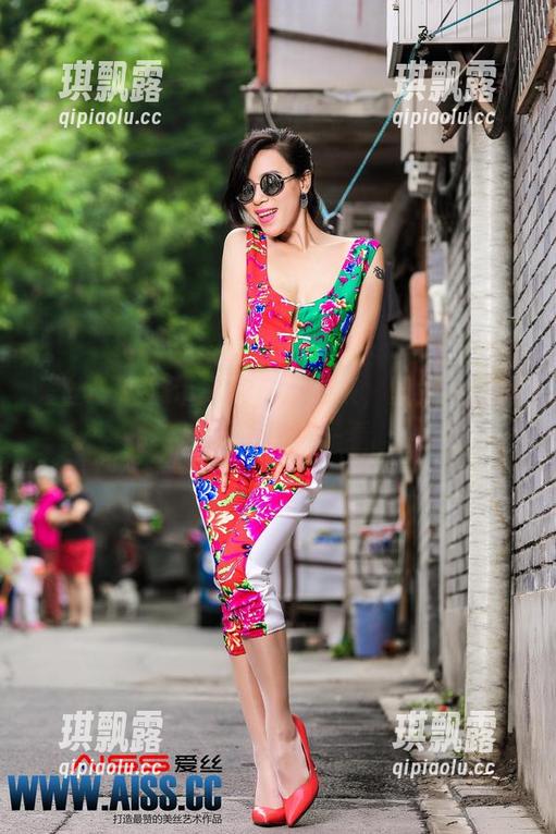 爱丝 - 佳慧带来的夏天合集，壁纸上的怪异风景值得一看