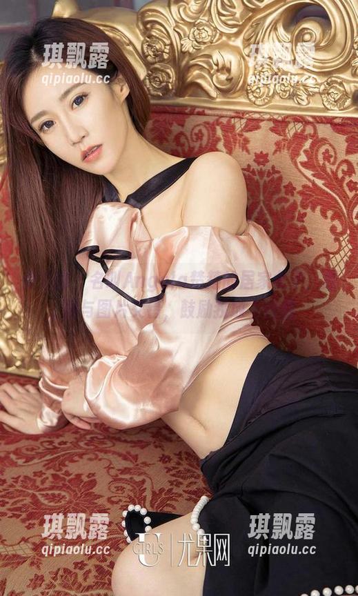 爱尤物 - 名叫Angela楚楚的居家女子，原图与图片交错，鼓励我放飞自我