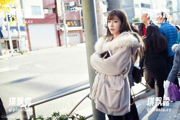 爱蜜社-李玉洁Daisy 爱蜜社 - 图片里的李玉洁Daisy,恍若圣诞精灵,不小心闯入了你的视频会议!