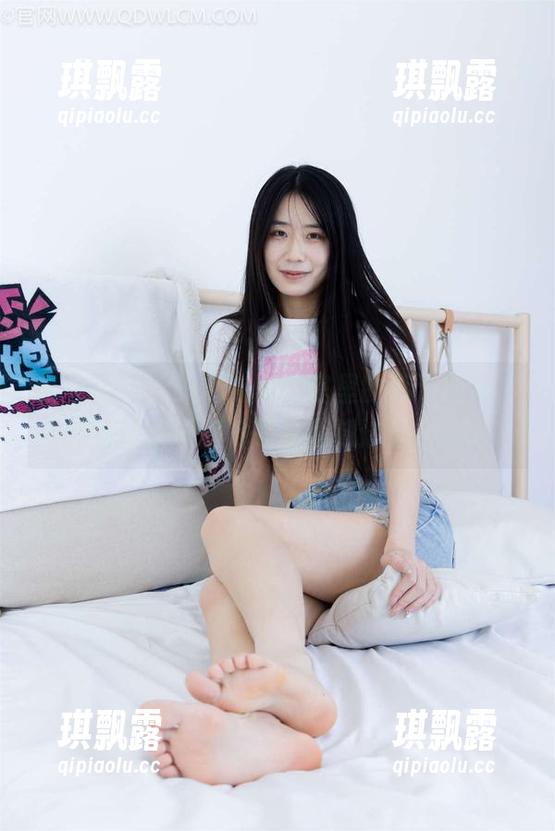 物恋传媒 - 嘉木在办公室里的高清图片，有时候让我觉得她是故意制造混乱的吧？