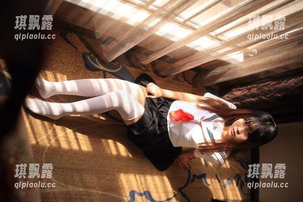 猫九酱 逃课也得美,猫九酱的水手服COS,赶紧下载了吧!