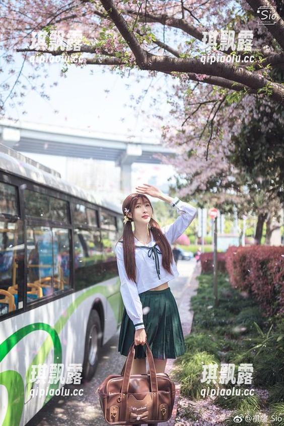 王羽杉 王羽杉的圣诞COS:只要有资源,就能随意换装!