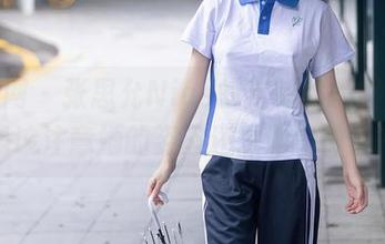秀人网 - 张思允Nice的定制体操服，我是该注意她的姿态还是她的神情？