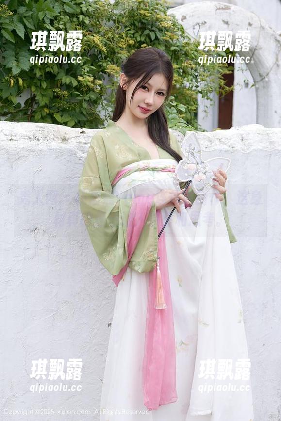 秀人网 - 杨晨晨Yome连体衣新作：这身材真的是…让人羡慕和思考。