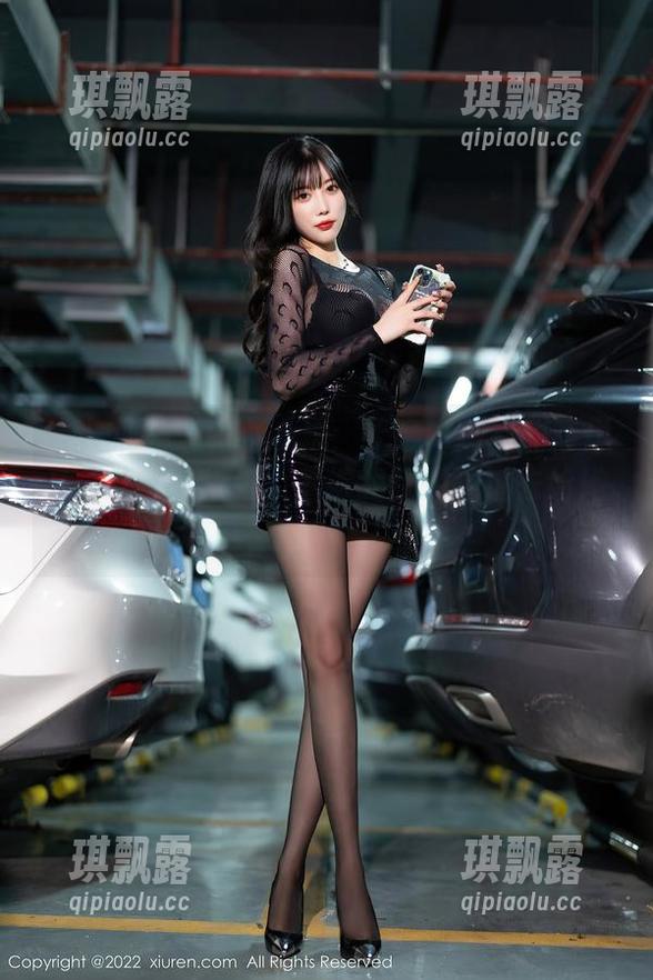 秀人网 - 写真小心机：无意中捕捉的陈思琪Art清纯模样，看得我都想冲过去给她一个点赞了！