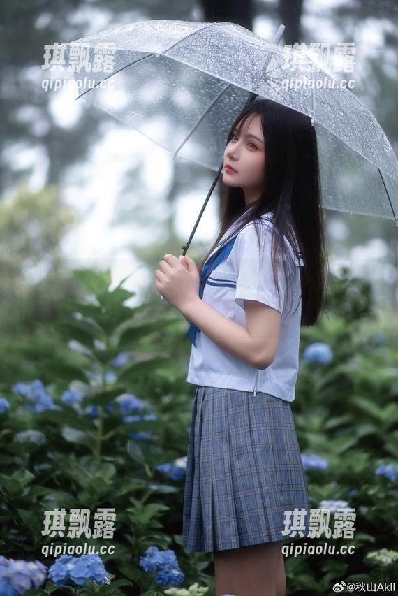 惊呆了，秋山AkI的写真里装了多少‘分享’的爱意？亚丝娜已经进入了我的心！
