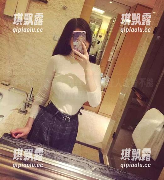 微密圈 - 童小芯黑丝写真：让人欲罢不能的双腿魔法！