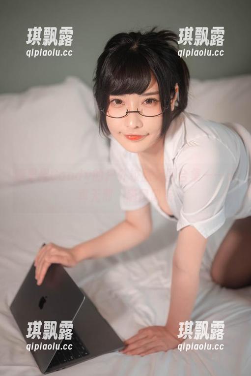 糖果果Candy的户外校服美图合集——天真无邪，随风飘荡