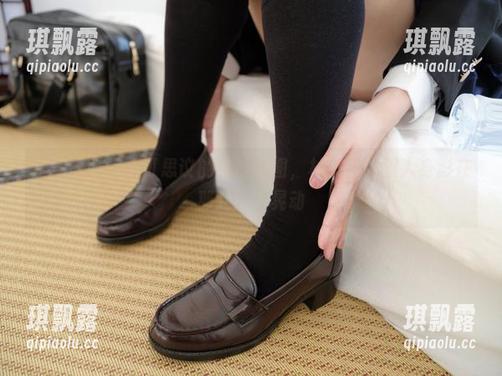 紧急企划-林书辞 紧急企划 - 不可思议的免费美图,林书辞的双人身影在那儿轻轻晃动