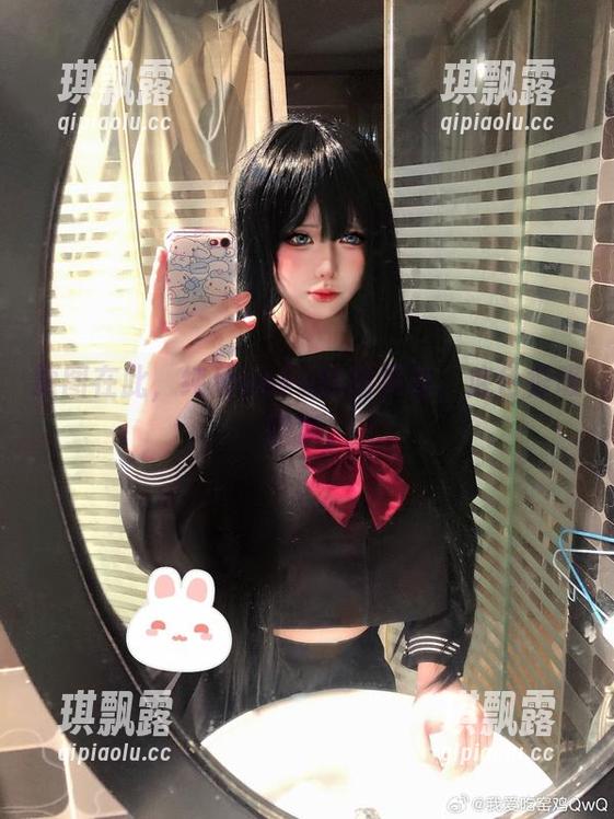 纯爱neko 原图在此,纯爱neko的高跟鞋,底色很吸睛啊。