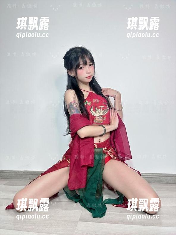 微密圈 - 美图go！聂傲娇的红底高跟私房照，仿佛又在撩我？