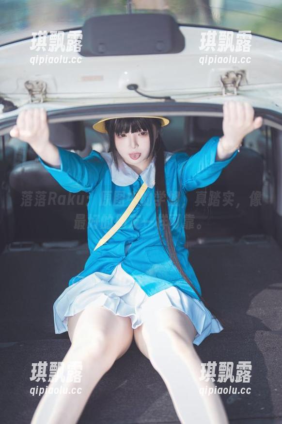 落落Raku：原图中的学姐，真踏实，像最好的朋友一样可靠。