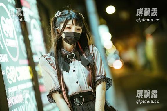 落落Raku 细品落落Raku的魔女黑猫,原图想让你陷进去,一点都不心虚。