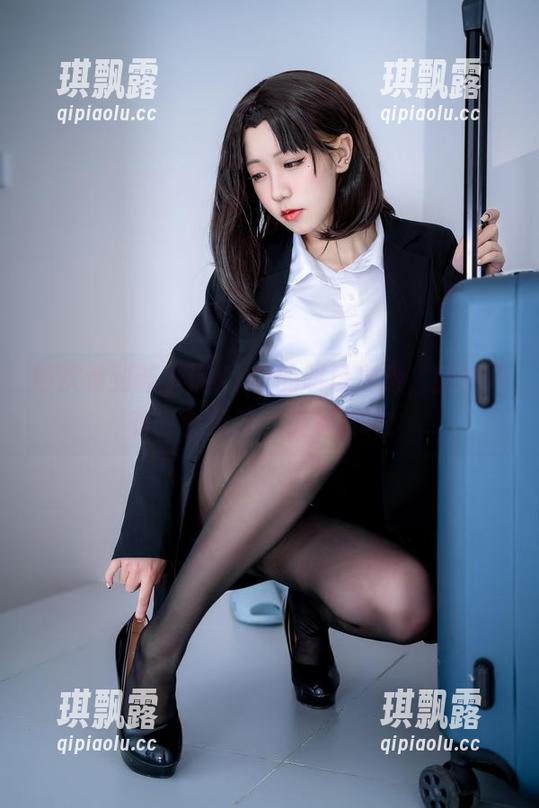 每次看到蓝小沂KiKi的明日方舟，脑中只有一个想法：快下载啊！