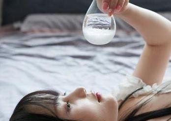 蜜桃社 - 校园自由行：伊琳的啦啦队与免费作品等着你！