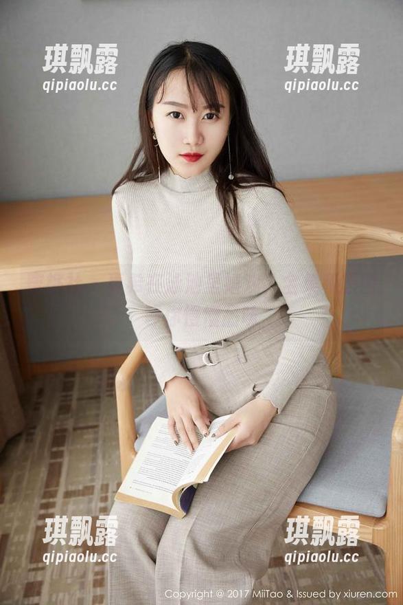 蜜桃社 - 真希在泳池里嬉戏，全集和原图等你慢慢品味