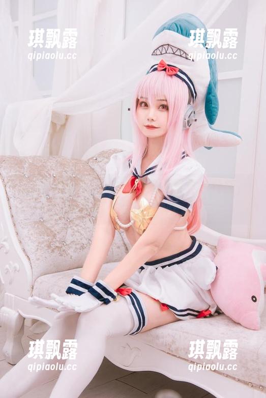 想试试蜜汁猫裘的全套修女写真？拜托，别高估你的信仰！