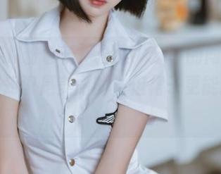 许岚LAN粉色长裙合集，分享的同时还要提醒：知识是美丽的，但裙子更能打动心！