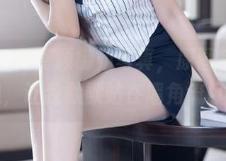 语画界 - 何嘉颖御姐写真，原图实在不敢直视，让我默默站在墙角流口水！