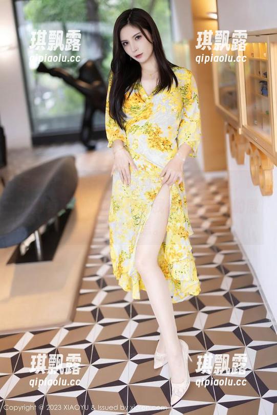 语画界 - 沐若昕在白衬衫私房合集里，哪儿都有那种“你不要看我我不在意”的微妙气息。