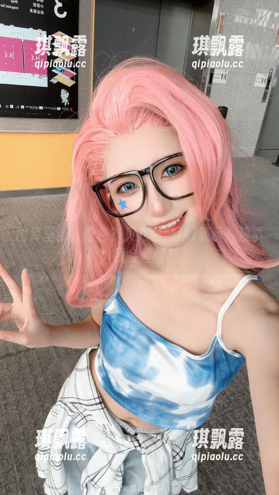 贝儿酱Miki 图库里乱入粉色?贝儿酱Miki表示:没事,我会管理!