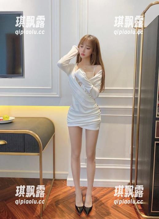 啊哈！过期米线线Cos海边的时髦小蛤蜊，看我如何收服沙滩！