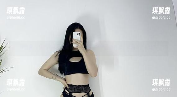 铁锤姐姐 微密圈 - 偶然间点开铁锤姐姐的写真,红色蕾丝在线,大脑科普进行中