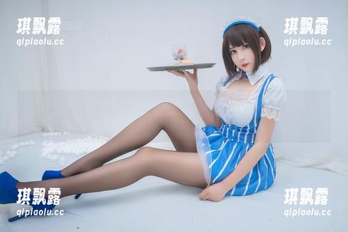 有没有人能把蓝色制服穿出高冷感？雯粥粥i说她努力了，这组写真集她分享给你们！