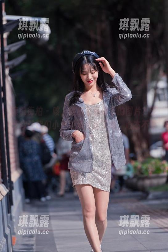 魔镜街拍 - 咳，这组蓝色泳衣的图片？芝芝你让我们小心脏承受得了吗，心态不要崩哈？