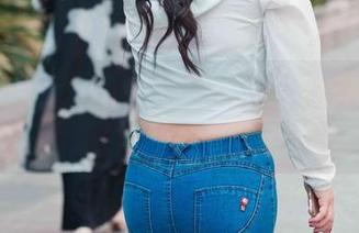 最新写真集：“有没有试过在天桥上被美女迷住？”魔镜街拍在路上等你！